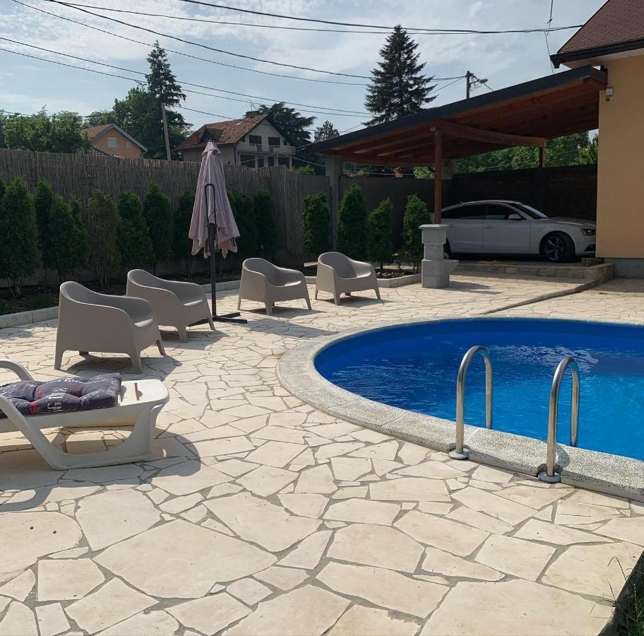 Mika'S Poolhouse Villa Belgrade Exterior photo