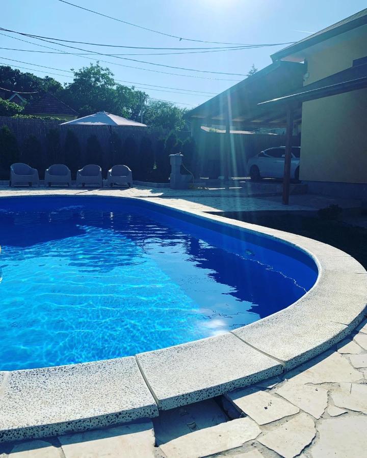 Mika'S Poolhouse Villa Belgrade Exterior photo